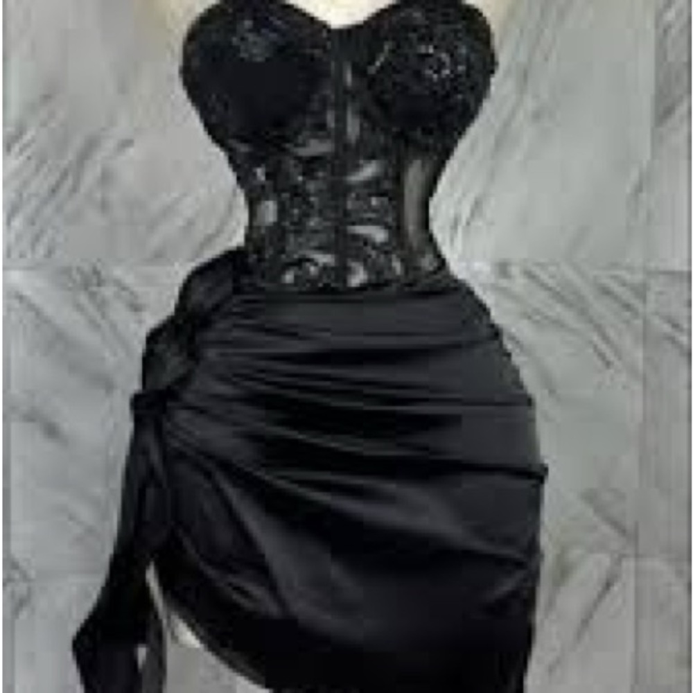 Elegant Black Lace Corset Dress - Picture 16 of 16